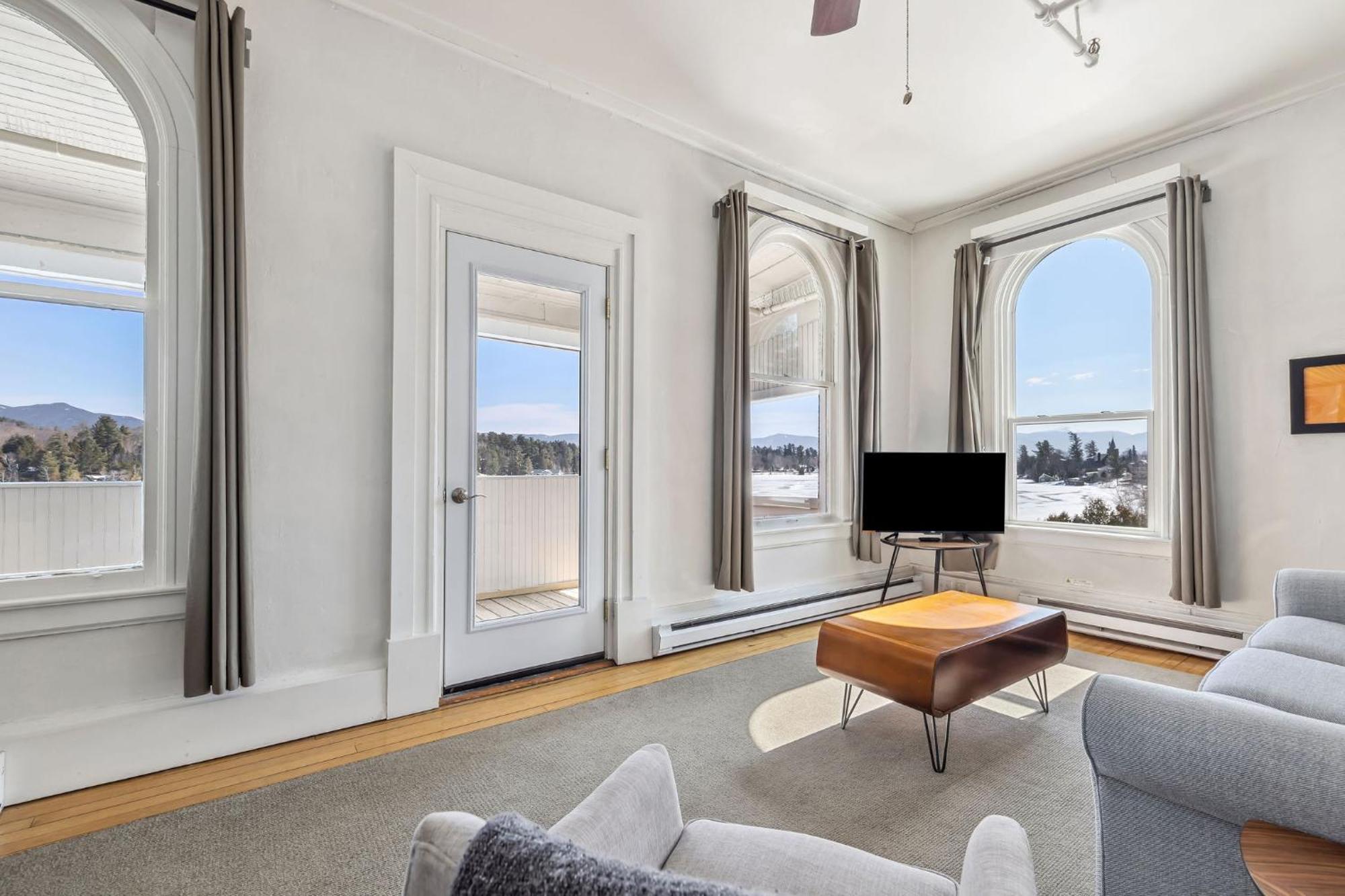 The Haus On Mirror Lake Lake Placid Room photo
