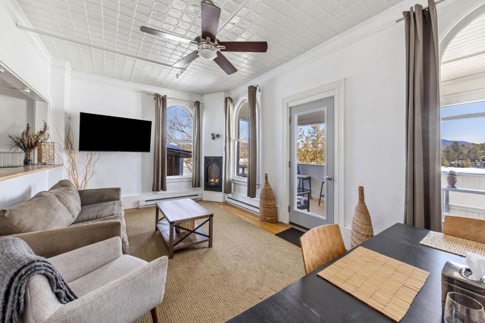 The Haus On Mirror Lake Lake Placid Room photo