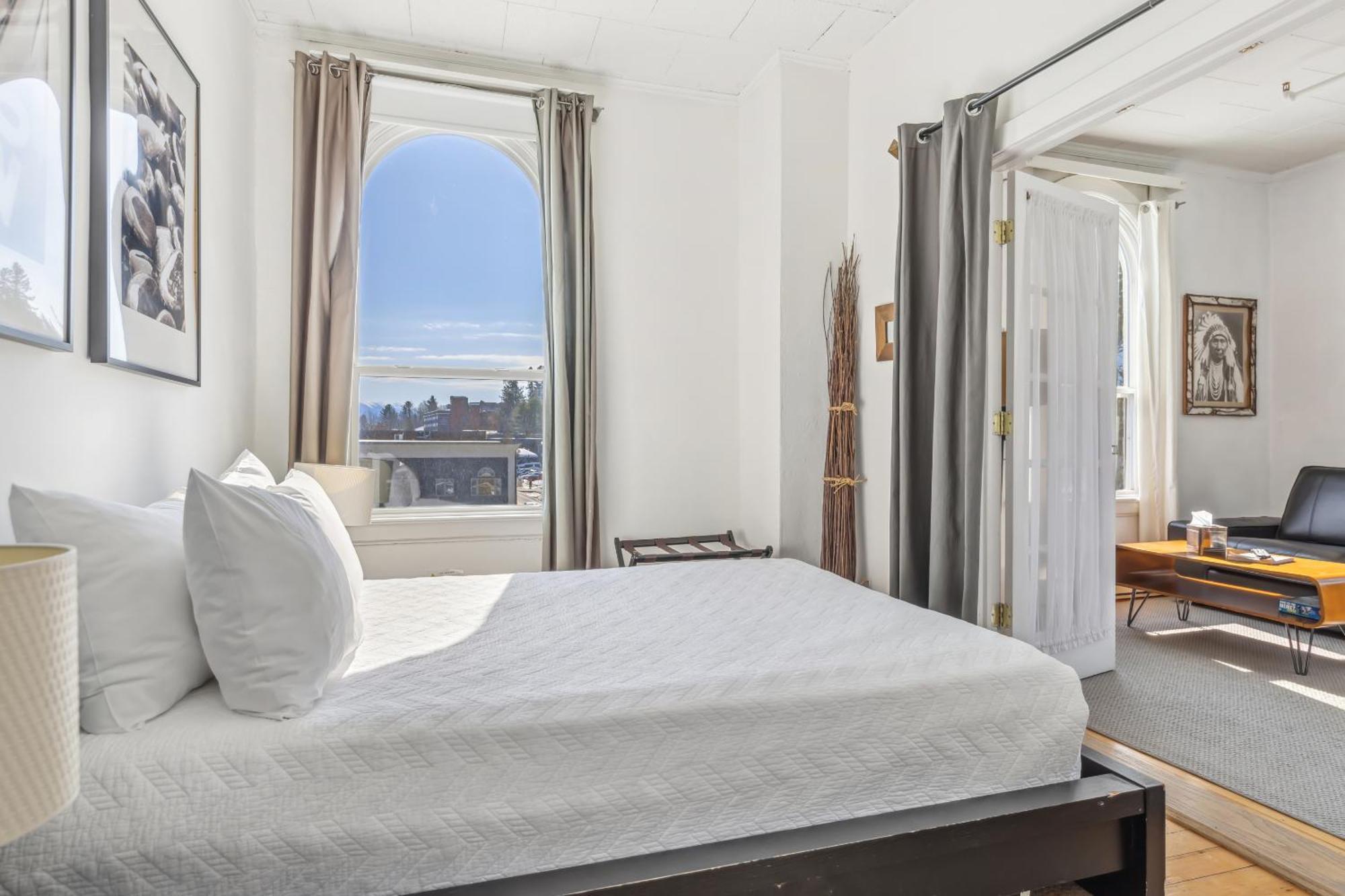 The Haus On Mirror Lake Lake Placid Room photo