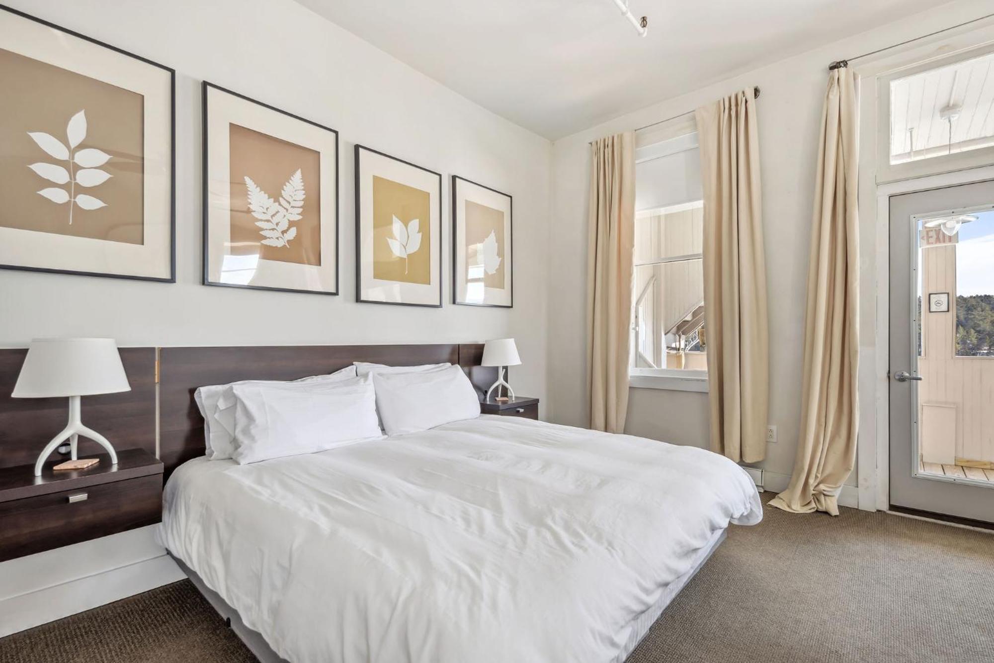 The Haus On Mirror Lake Lake Placid Room photo