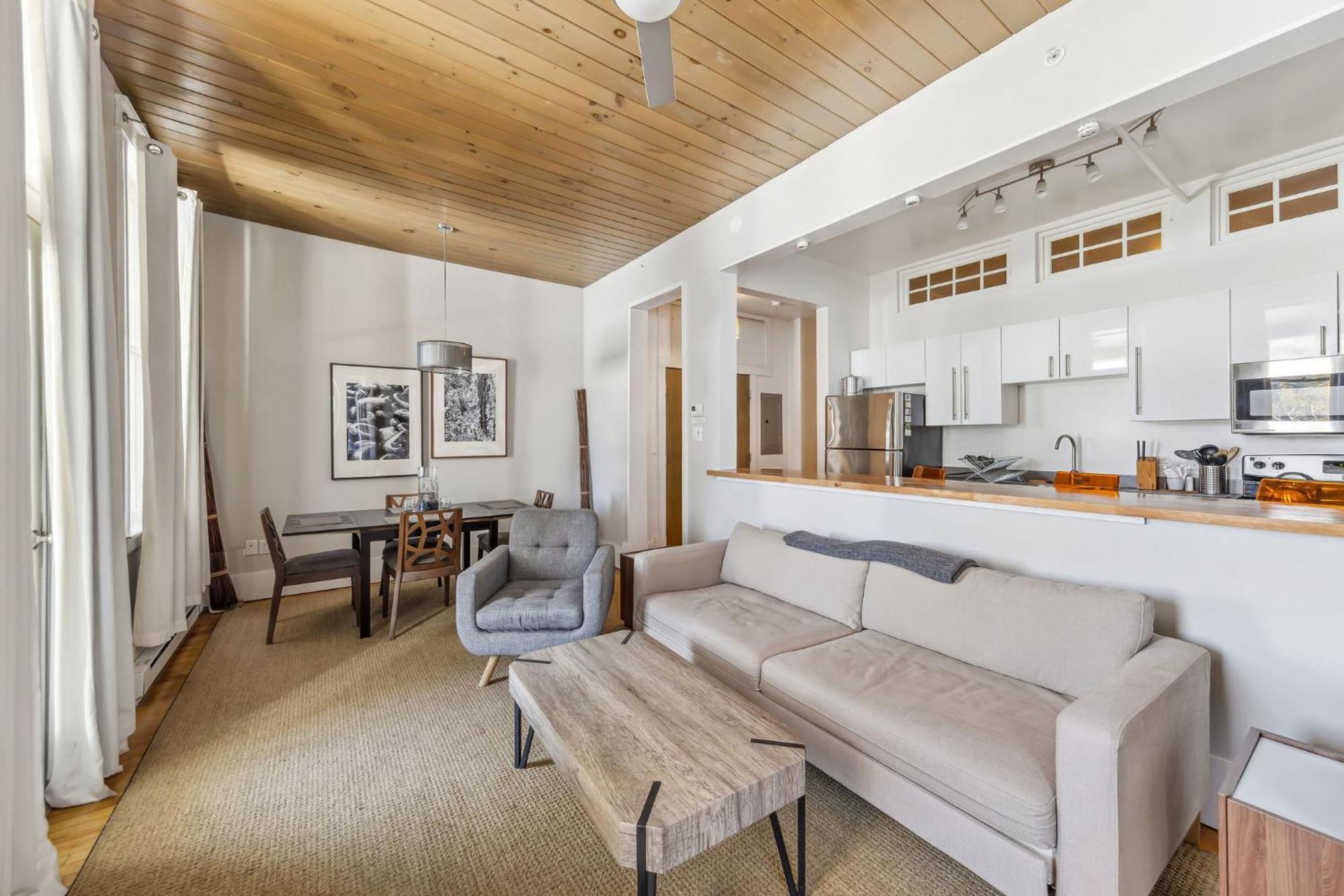 The Haus On Mirror Lake Lake Placid Room photo